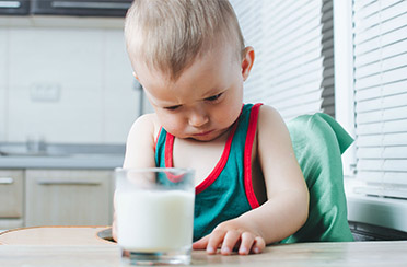 Actualización en manejo de Alergia a la proteína de leche de vaca: fórmulas lácteas disponibles y otros brebajes. Rev Chil Pediatr. 2018