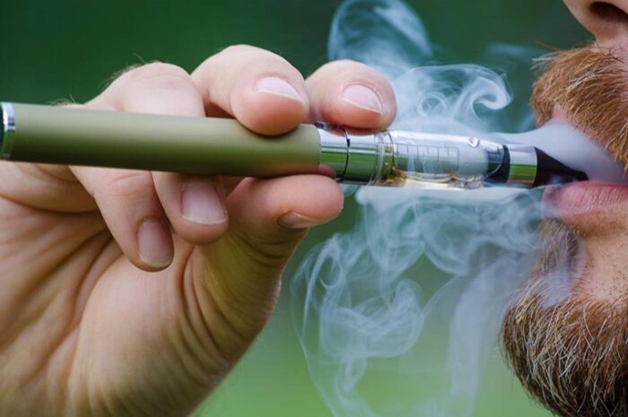 Daño pulmonar asociado al uso de cigarrillos electrónicos-vapeadores Rev Chil Enferm Respir 2020